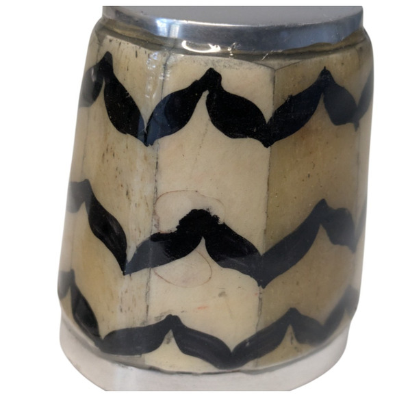 Williams Sonoma Chevron Bone Salt and Pepper Shakers Black Beige - Picture 11 of 11